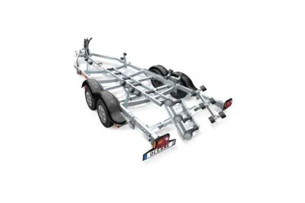 remorque-freinee-systeme-rampe-rouleaux-de-quille-oceane-ptac-3200kg-oc322s-80-700x466-1-1 Remorque freinée OCEANE OC322S-80 – PTAC 3200 kg avec rampe